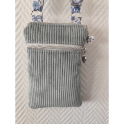 Pochette téléphone velours bleu clair et imprimé fleuri bleu