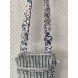 Pochette téléphone velours bleu clair et imprimé fleuri bleu