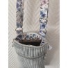 Pochette téléphone velours bleu clair et imprimé fleuri bleu