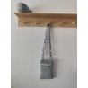 Pochette téléphone velours bleu clair et imprimé fleuri bleu