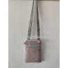 Pochette téléphone en suedine rose et imprimé fleuri pastel
