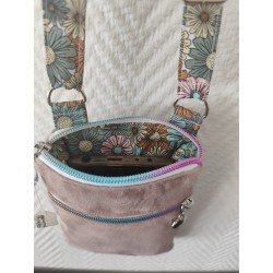 Pochette téléphone en suedine rose et imprimé fleuri pastel