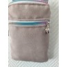 Pochette téléphone en suedine rose et imprimé fleuri pastel