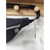 Sac banane en jean bleu foncé et doublure imprimé fleuri fond bleu