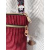 Pochette téléphone velours bordeau et imprimé fleuri fond noir
