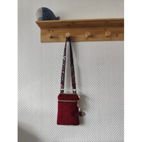 Pochette téléphone velours bordeau et imprimé fleuri fond noir