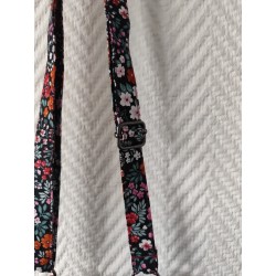 Pochette téléphone velours grenat à pois noir et imprimé fleuri fond noir
