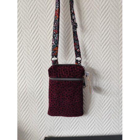 Pochette téléphone velours grenat à pois noir et imprimé fleuri fond noir