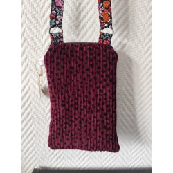 Pochette téléphone velours grenat à pois noir et imprimé fleuri fond noir