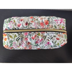 Trousse de toilette en matelassé fleuri printanier avec poignée écrue