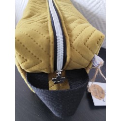 Trousse de toilette en velours matelassé vert olive tout doux  avec poignée