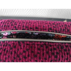 Trousse de toilette en velourscôtelé grenat à pois noir avec poignée