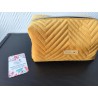 Trousse de toilette en velours matelassé jaune d'or tout doux  avec poignée et fermeture argentée