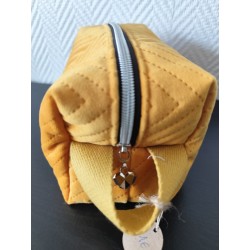 Trousse de toilette en velours matelassé jaune d'or tout doux  avec poignée et fermeture argentée