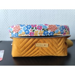 Trousse de toilette en velours matelassé jaune d'or tout doux  avec poignée et fermeture argentée