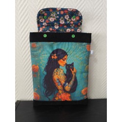 Pochette à livre molletonnée imprimé femme tatouée au chat noir
