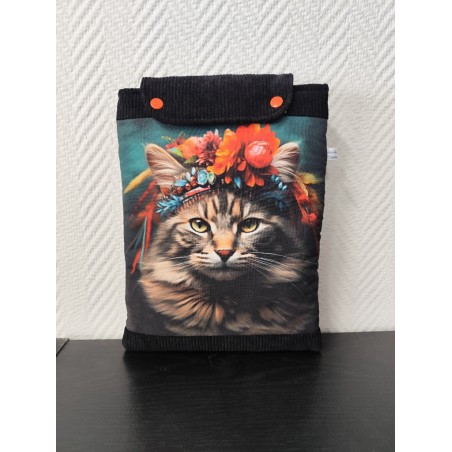 Pochette à livre molletonnée imprimé chat avec couronne de fleurs